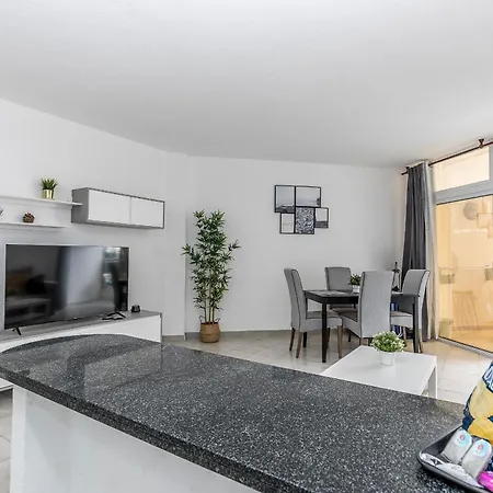 Charming Breeze Escape & Terrace אל מדאנו