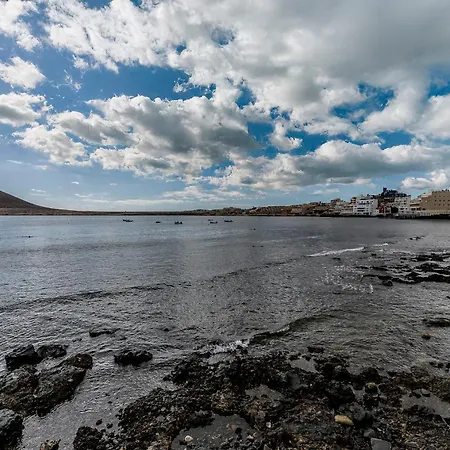 Charming Breeze Escape & Terrace * אל מדאנו