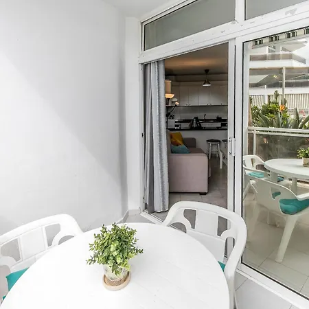 דירה Charming Breeze Escape & Terrace