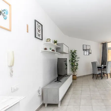 Charming Breeze Escape & Terrace Daire