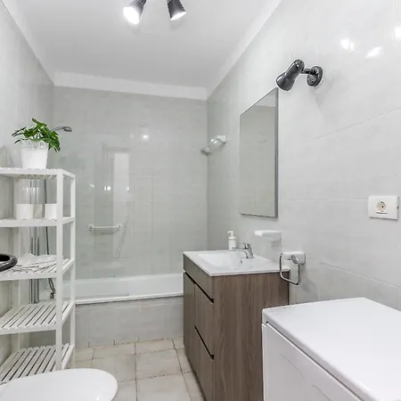 Charming Breeze Escape & Terrace Daire