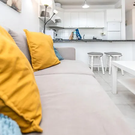 Charming Breeze Escape & Terrace Daire