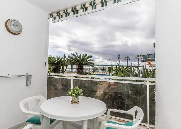 Charming Breeze Escape & Terrace 엘메다노