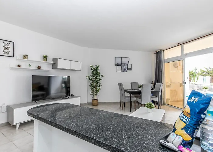 Charming Breeze Escape & Terrace 엘메다노