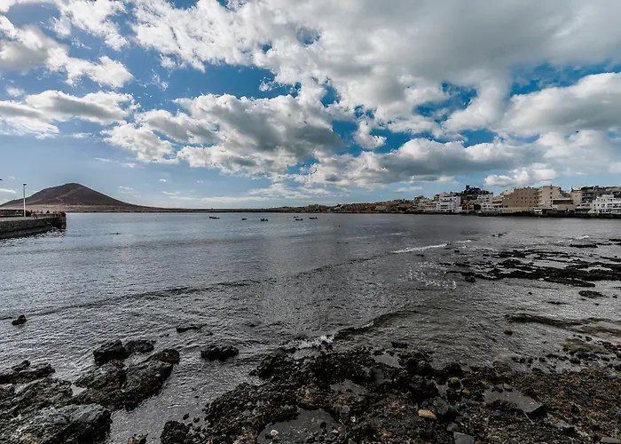 Charming Breeze Escape & Terrace * Эль-Медано