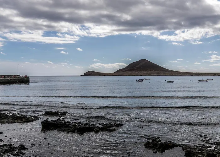 Charming Breeze Escape & Terrace Апартаменты Эль-Медано